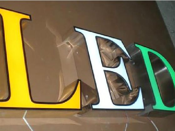 长丰介绍LED招牌的基础知识。